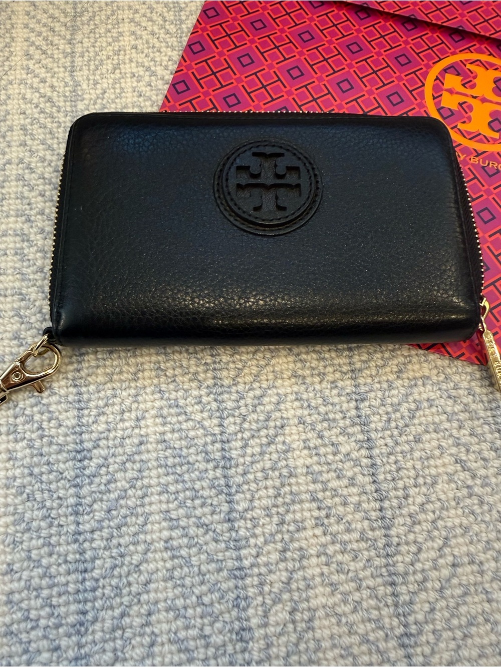 Tory Burch Black Pebbled Leather Zip Wallet with Logo Emblem